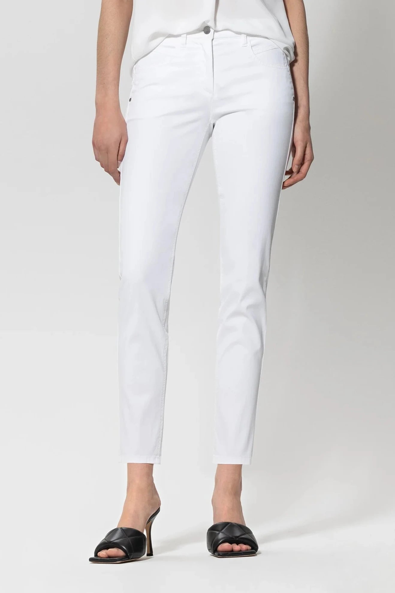 High-Stretch Skinny Jean in White