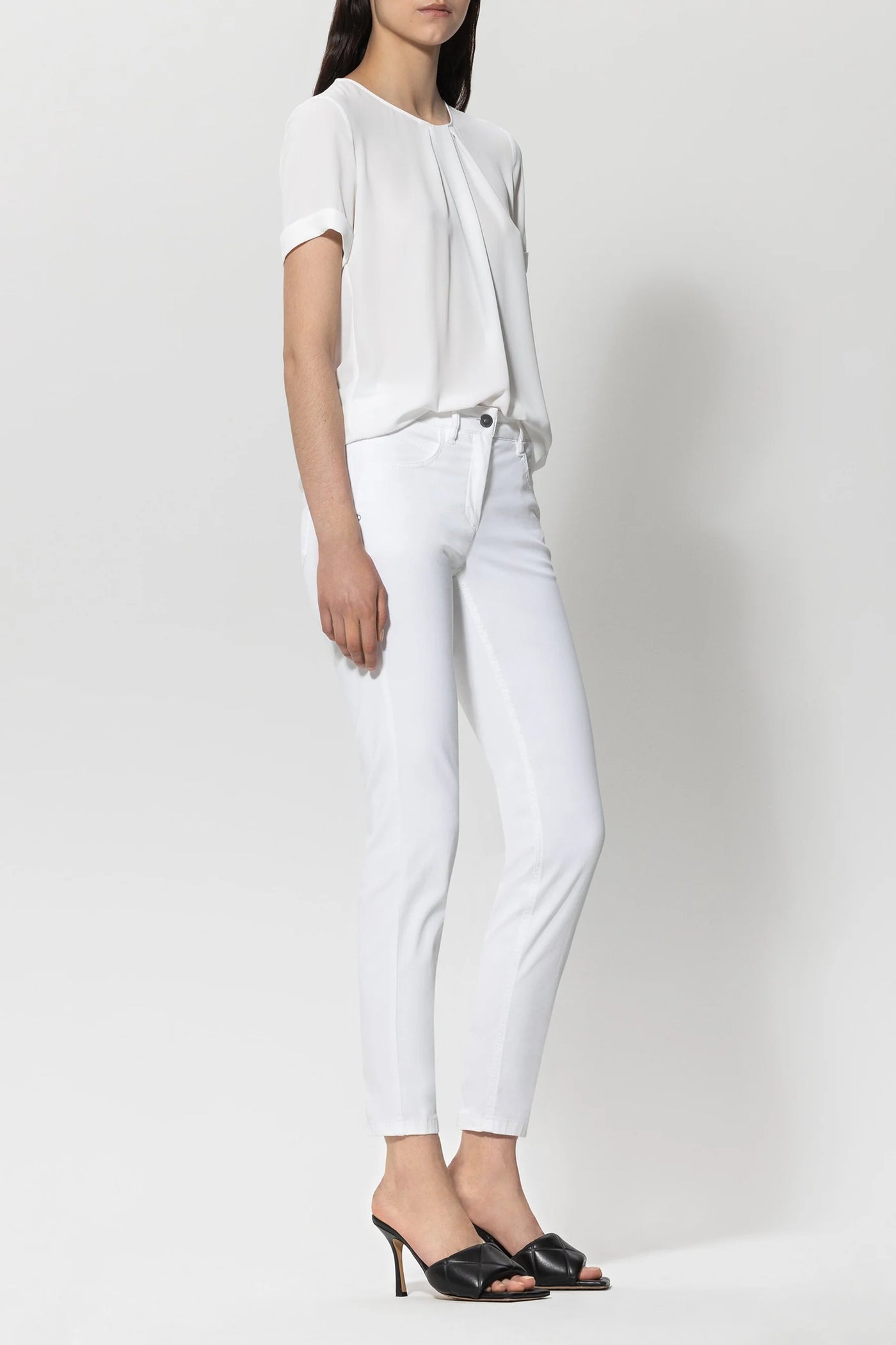 High-Stretch Skinny Jean in White