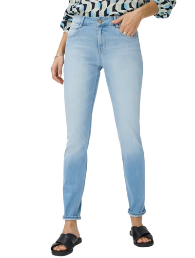 Shakira Free To Move Skinny Jean in Used Light Blue