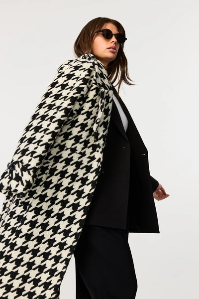 Brandy Houndstooth Coat in Jet Optic